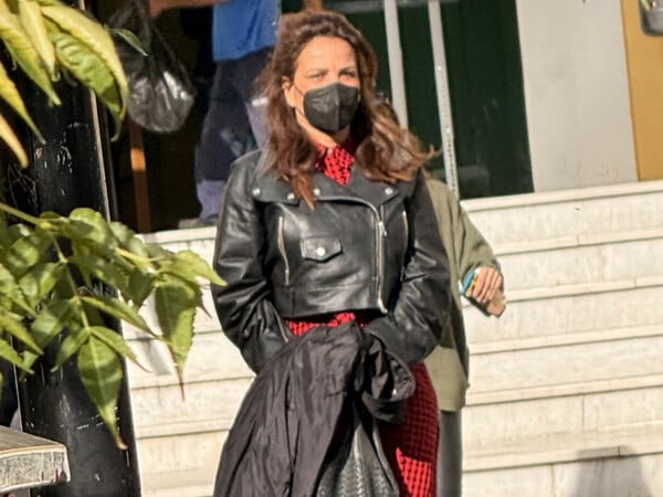 Δήμητρα Ματσούκα: Έφτασε με χειροπέδες στην Ευελπίδων στο πλαίσιο του αυτοφώρου