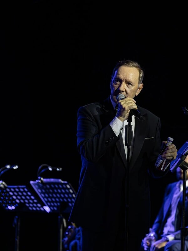 Κέβιν Σπέισι: Από το Χόλιγουντ στην Κύπρο ο βραβευμένος με Όσκαρ ηθοποιός