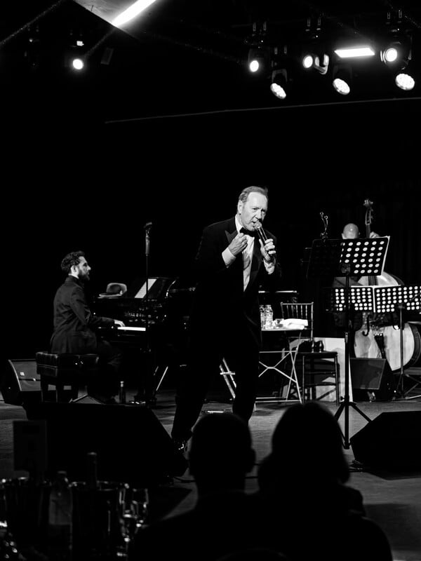 Κέβιν Σπέισι: Από το Χόλιγουντ στην Κύπρο ο βραβευμένος με Όσκαρ ηθοποιός