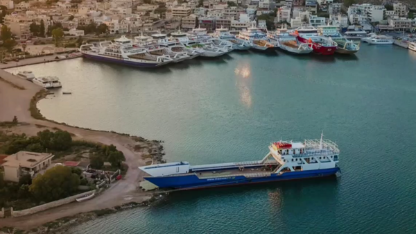 Σαλαμίνα: Αυτοκίνητο έπεσε στη θάλασσα - Νεκρή η οδηγός