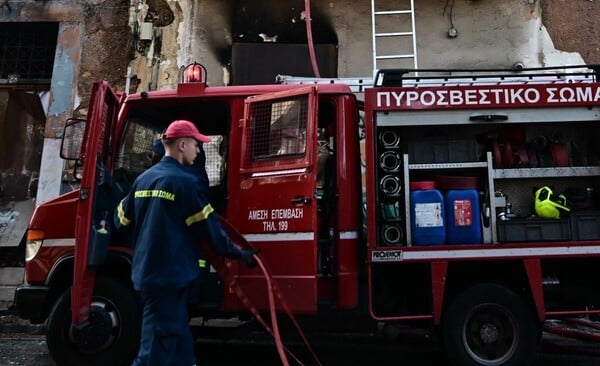 Άρτα: Άνδρας έπεσε από μπαλκόνι - Στο ίδιο σπίτι ξέσπασε φωτιά