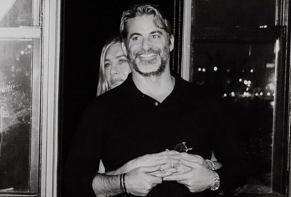 Τζένιφερ Άνιστον: Πληθαίνουν οι φήμες για γάμο στην Ελλάδα με τον σύντροφό της