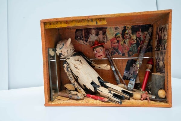 Η αχαλίνωτη φαντασία και η σκοτεινή τρυφερότητα του Λάζαρου Ζήκου