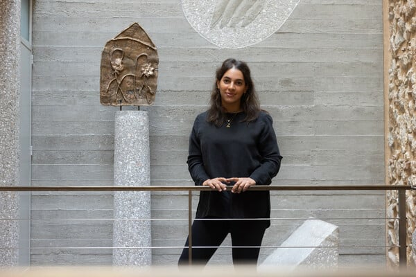 Η Ευγενία Βερελή αφηγείται ιστορίες που κάνουν την τέχνη μαγεία