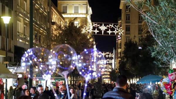 Αντίστροφη μέτρηση για το εορταστικό ωράριο Χριστουγέννων - Πότε ξεκινά