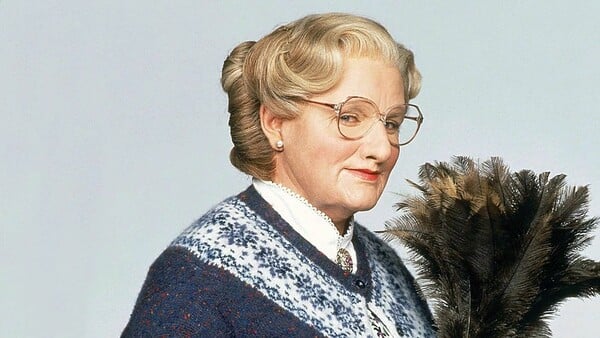 Σκάνδαλο «Mrs. Doubtfire» στην Ιταλία: 56χρονος υποδυόταν τη νεκρή μητέρα του για να εισπράττει τη σύνταξή της