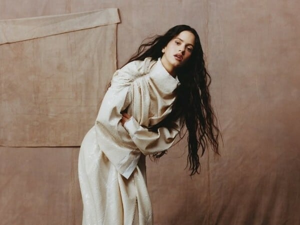 Rosalía: To Βατικανό εκθειάζει το νέο της άλμπουμ «LUX»