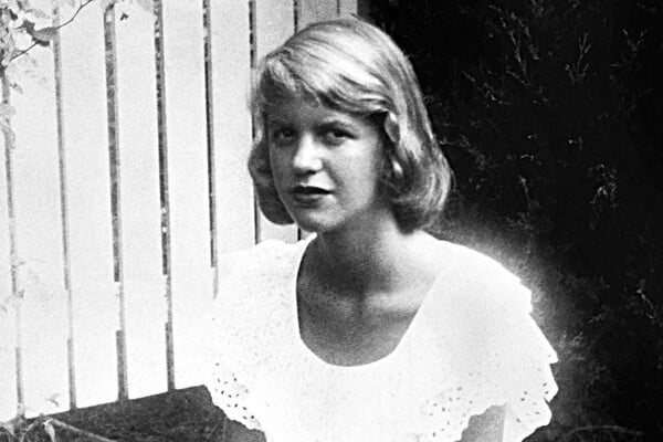 Αναζητώντας το νόημα στο απονενοημένο διάβημα της Σίλβια Πλαθ 