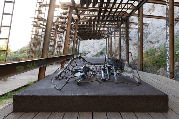 Ένα γλυπτό στην πόλη ζωντανεύει το «άγνωστο» λατομείο του Φιλοπάππου