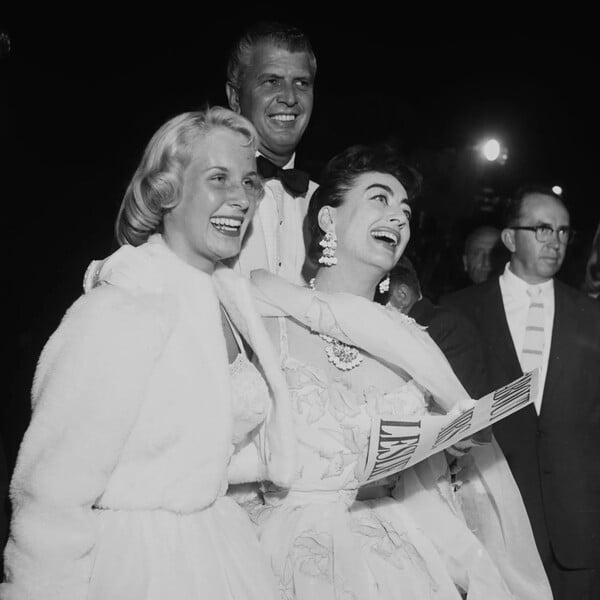 Τζόαν Κρόφορντ: η σταρ, η γυναίκα, το αίνιγμα 