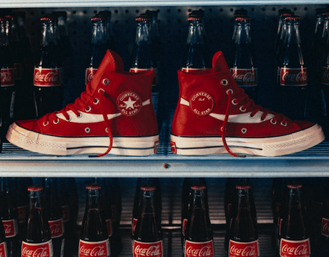 H νέα capsule συλλογή Coca Cola είναι έτοιμη να την αγαπήσεις και να την μοιραστείς