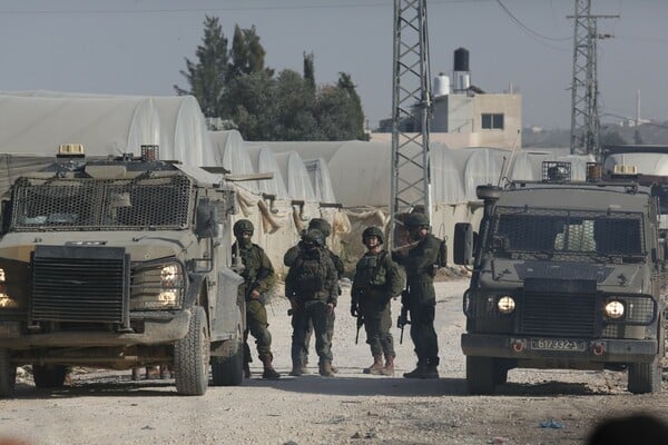 Εκατοντάδες ισραηλινοί στρατιώτες πραγματοποίησαν έφοδο σε παλαιστινιακή πόλη στη Δυτική Όχθη