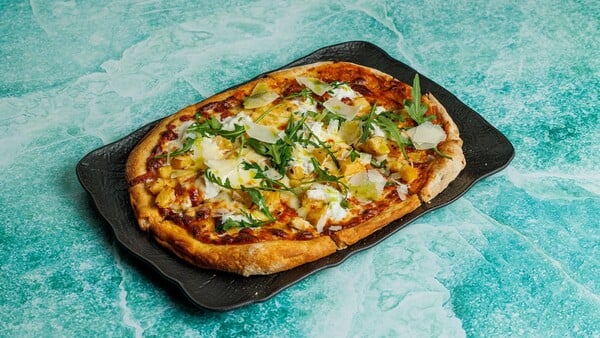 Λατρεύουμε την πίτσα με ανανά, πειράζει;