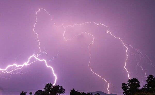 Κακοκαιρία σε εξέλιξη: «Μεγάλη προσοχή τα επόμενα εικοσιτετράωρα», προειδοποιούν οι μετεωρολόγοι