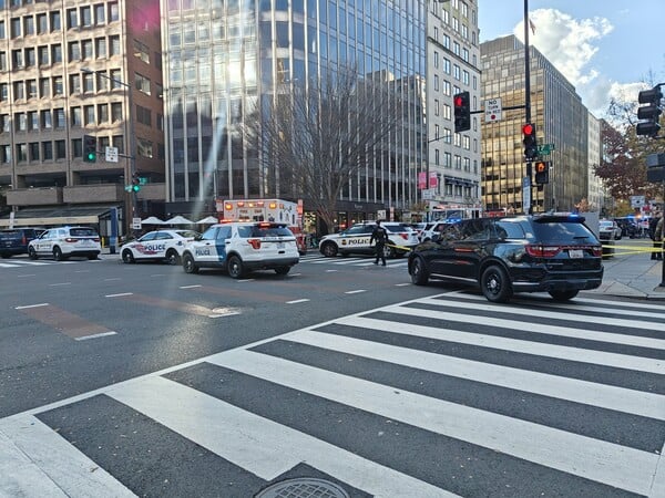 Δύο στρατιώτες της Εθνοφρουράς δέχθηκαν πυρά κοντά στον Λευκό Οίκο