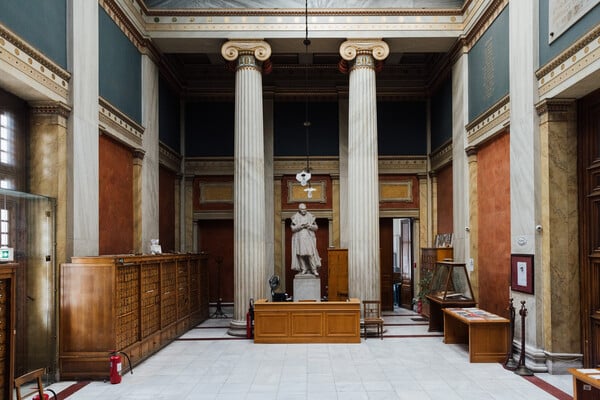 H παλιά Εθνική Βιβλιοθήκη ανοίγει ξανά τις πύλες της