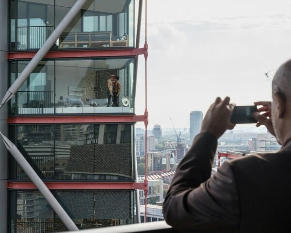 Όταν ο κόσμος καίγεται πιο γρήγορα από εμάς/ από τον Πάνο Μιχαήλ