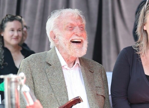 Ντικ Βαν Ντάικ: Το μυστικό της μακροζωίας είναι να αποφεύγεις δύο συνηθισμένα πράγματα