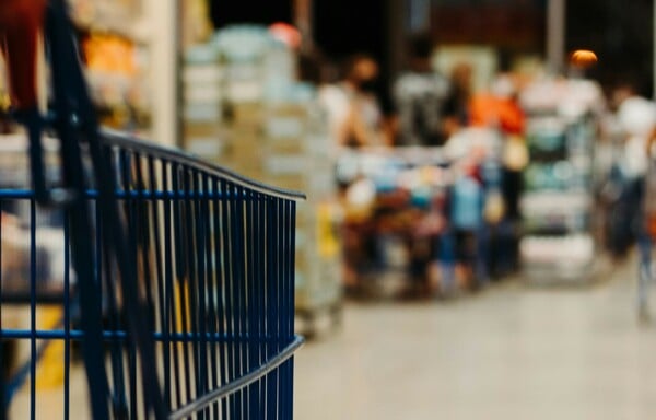 ΕΛΣΤΑΤ: Μείωση στις πωλήσεις σε τρόφιμα, καύσιμα και ένδυση τον Σεπτέμβριο 