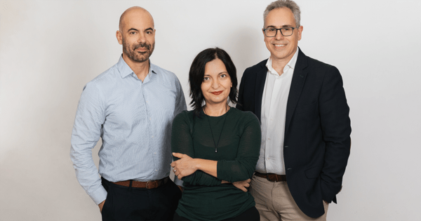 HIV στην Ελλάδα 2025: Όσα ξέρουμε, όσα φοβόμαστε, όσα πρέπει επιτέλους να αλλάξουν