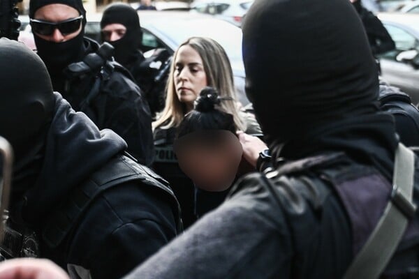 Δολοφονία στη Σαλαμίνα: «Δεν ήθελα να τη σκοτώσω» - Στον εισαγγελέα σήμερα η 46χρονη