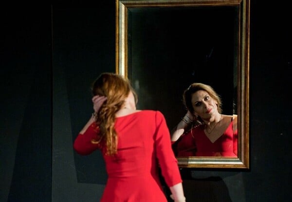 17 παραστάσεις που παίζουν Δευτερότριτα στις αθηναϊκές σκηνές τώρα