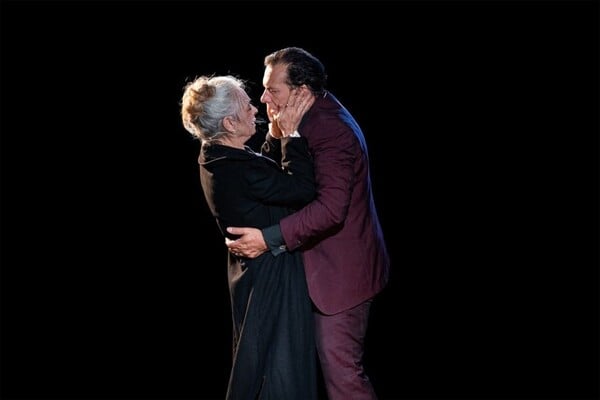 17 παραστάσεις που παίζουν Δευτερότριτα στις αθηναϊκές σκηνές τώρα