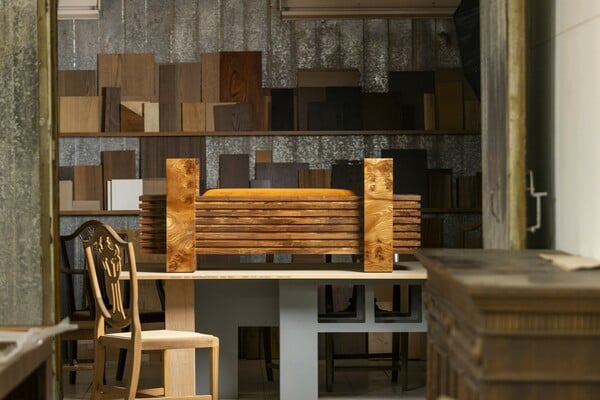 Μια επιπλοποιία ενός και πλέον αιώνα συνδέεται με τη σύγχρονη τέχνη 