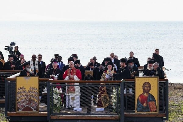 Πάπας και Βαρθολομαίος ενώνουν τις προσευχές τους – Ιστορική συνάντηση στη Νίκαια