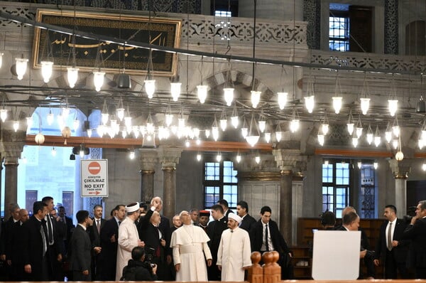 Πάπας Λέων: Επίσκεψη σε τέμενος και τη Συριακή Ορθόδοξη Εκκλησία