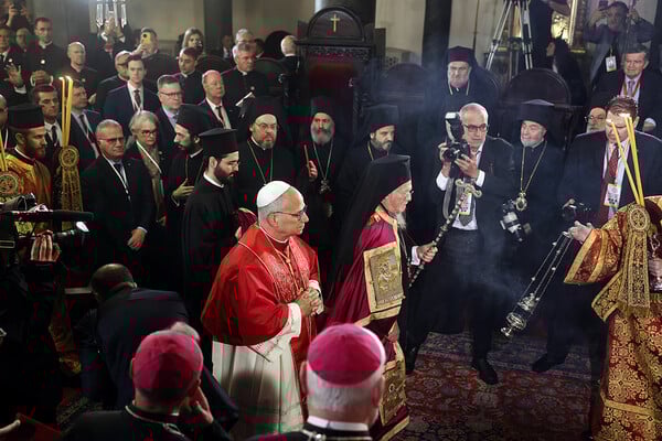 Στο Φανάρι ο Πάπας Λέων – Ιστορική συνάντηση με τον Οικουμενικό Πατριάρχη Βαρθολομαίο