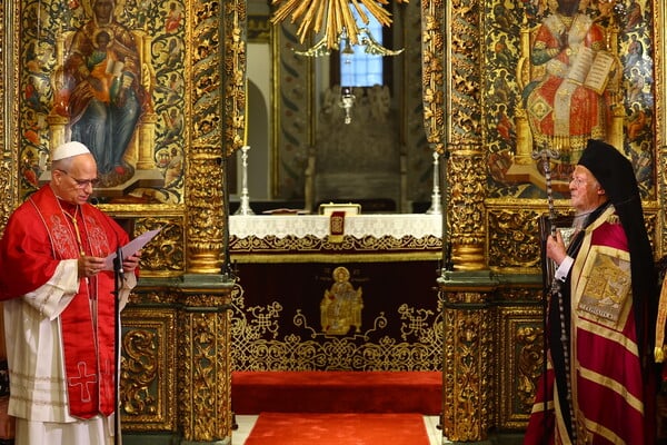 Υπεγράφη η Κοινή Δήλωση Πάπα Λέοντος και Πατριάρχη Βαρθολομαίου στο Φανάρι