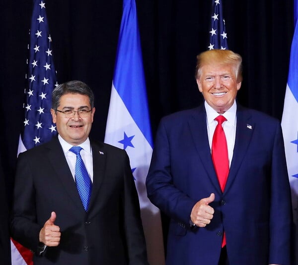 Ο Τραμπ υπόσχεται χάρη στον πρώην πρόεδρο της Ονδούρας, καταδικασμένο για διακίνηση ναρκωτικών