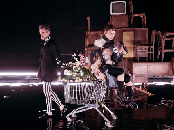 17 παραστάσεις που παίζουν δευτερότριτα