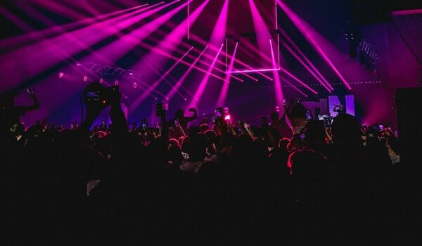 ΠΕΡΙΣΤΕΡΙ ΑΝΗΛΙΚΟΙ ΑΛΚΟΟΛ