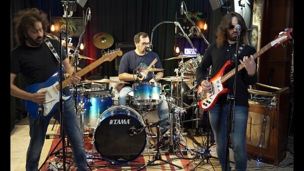 Ελληνικά άλμπουμ που προσγειώθηκαν στο inbox της LiFO το τελευταίο διάστημα