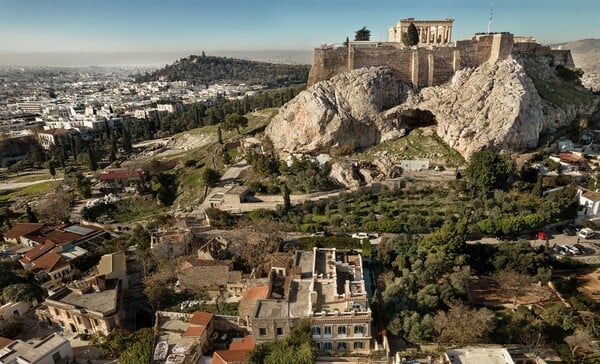 Σπίτι «στη σκιά» της Ακρόπολης πωλείται για 9.5 εκατομμύρια ευρώ