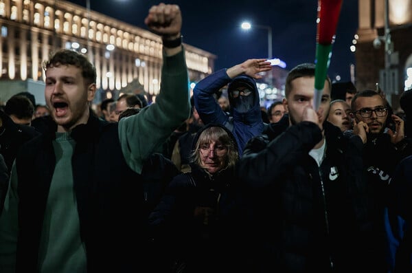 «Gen Z is coming»: Χιλιάδες νέοι στη Βουλγαρία διαδηλώνουν κατά της διαφθοράς