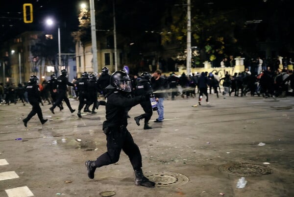 «Gen Z is coming»: Χιλιάδες νέοι στη Βουλγαρία διαδηλώνουν κατά της διαφθοράς