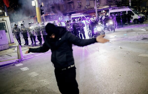 «Gen Z is coming»: Χιλιάδες νέοι στη Βουλγαρία διαδηλώνουν κατά της διαφθοράς