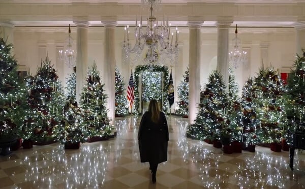 Μελάνια Τραμπ: Αποκάλυψε τον φετινό χριστουγεννιάτικο στολισμό του Λευκού Οίκου 