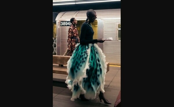 Η Chanel μεταμόρφωσε έναν εγκαταλελειμμένο σταθμό του μετρό σε πασαρέλα στη Νέα Υόρκη