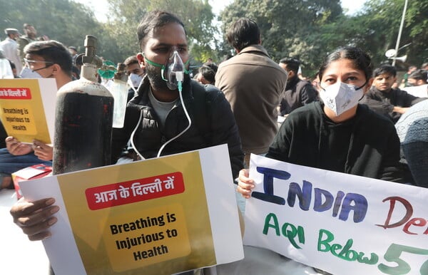 Ο αέρας του Δελχί αρρωσταίνει την πόλη: 200.000 οξέα περιστατικά από τοξικό αέρα