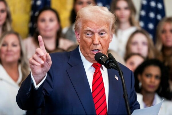 Ο Τραμπ αποκάλεσε «σκουπίδια» τους μετανάστες από τη Σομαλία και είπε πως «δεν τους θέλει στη χώρα του»