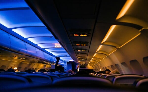 Σ/Κ: Πόσο καθαρός είναι πραγματικά ο αέρας στα αεροπλάνα;