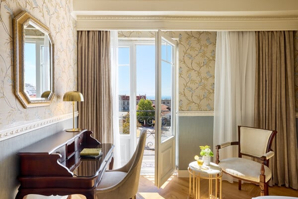 Μια νέα Deluxe εποχή ξεκινά στο Mediterranean Palace