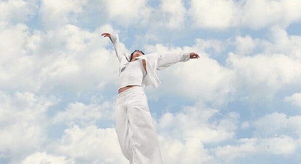 CLOUD WHITE PANTONE ΧΡΩΜΑ ΤΗΣ ΧΡΟΝΙΑΣ