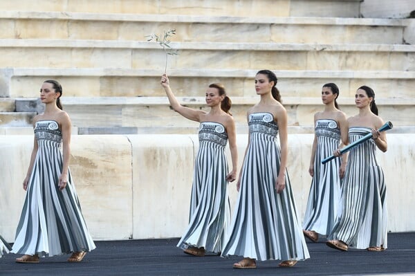 Χειμερινοί Ολυμπιακοί Αγώνες 2026: Η τελετή παράδοσης της Ολυμπιακής Φλόγας μέσα από 14 εικόνες