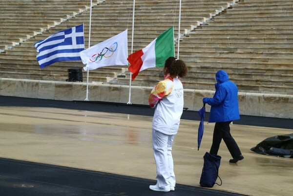 Χειμερινοί Ολυμπιακοί Αγώνες 2026: Η τελετή παράδοσης της Ολυμπιακής Φλόγας μέσα από 14 εικόνες
