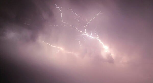 Κορυφώνεται η κακοκαιρία τις επόμενες ώρες - Τι ισχύει για σχολεία, δημόσιες υπηρεσίες και τηλεργασία